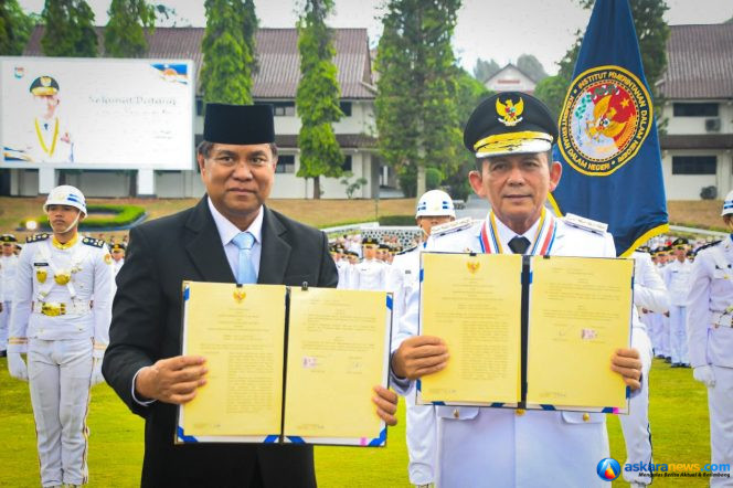 
 Gubernur Ansar Ahmad Terima Penghargaan Kartika Pamong Praja Madya dari IPDN