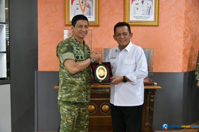 
 Gubernur Ansar Ahmad Sambut Pangdam Pertama Kodam XXV/Sultan Mahmud Riayat Syah