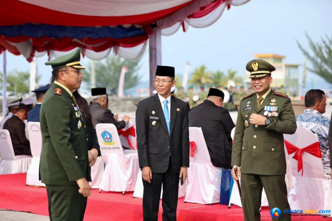 
 Wali Kota Batam, Amsakar Achmad, menghadiri Upacara HUT ke-81 TNI tingkat Provinsi Kepulauan Riau di Tugu Sirih, Tanjungpinang, Senin (5/10/2026). 