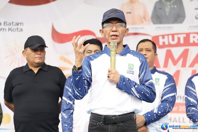 
 Wali Kota Batam, Amsakar Achmad, menghadiri Premier Day Selamat Pagi Batam Kotaku di halaman parkir Mall Botania 2, Sabtu (10/10/2026). 