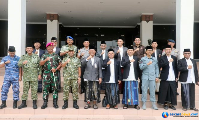 
 Sekda Batam, Firmansyah, saat menjadi inspektur upacara HSN 2026 di Dataran Engku Putri Batamcentre, Kamis (22/10/2026). 