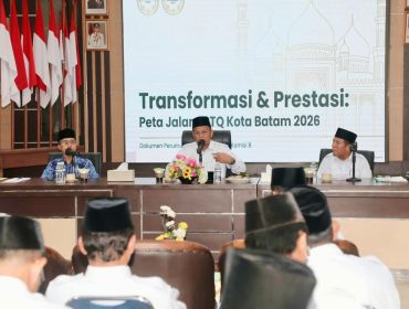 Ketua LPTQ Batam, Firmansyah, memimpin Musker LPTQ Kota Batam 2026 di Kantor Wali Kota Batam, Sabtu (24/10/2026). 