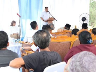 Anggota DPR RI dari Dapil Provinsi Kepulauan Riau HM Endipat Wijaya saat reses di Kabupaten Karimun. 