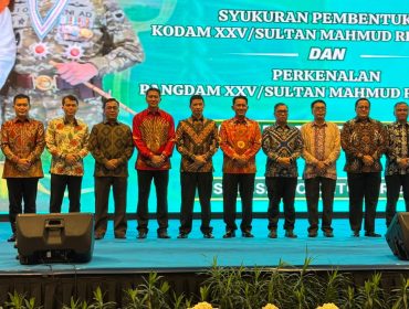 Wakil Gubernur Kepri, Nyanyang Haris Pratamura saat menghadiri Syukuran Pembentukan Kodam XXV/Sultan Mahmud Riayat Syah sekaligus perkenalan Pangdam XXV/Sultan Mahmud Riayat Syah, Mayor Jenderal TNI Rionardo, di Wyndham Hotel, Batam, Selasa (20/10/2026).