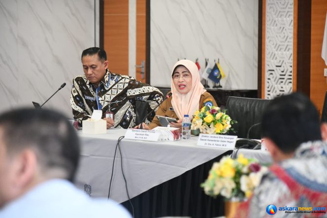 
 Sekdaprov Kepri, Misni menghadiri Sosialisasi Peraturan Menteri Dalam Negeri (Permendagri) Nomor 17 Tahun 2026 tentang Pedoman Umum Penyusunan APBD Tahun Anggaran 2027 di Ruang Rapat Graha Kepri Lantai 5, Kota Batam, Selasa (6/10/2026). 