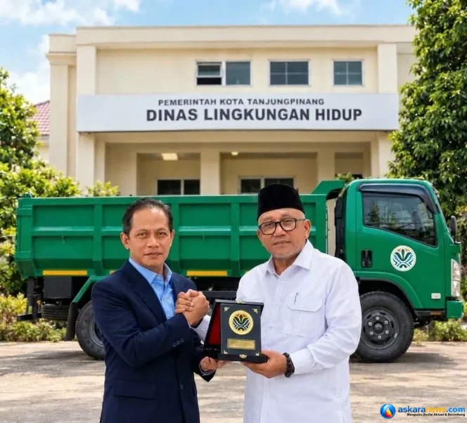 
 Terima Hibah Dump Truck, Lis Perkuat Penanganan Sampah di Tanjungpinang