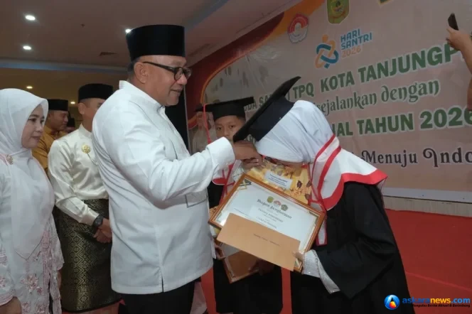 
 Wisuda Santri TPQ ke-9, Lis Darmansyah Tekankan Pengamalan Al-Qur’an dalam Kehidupan