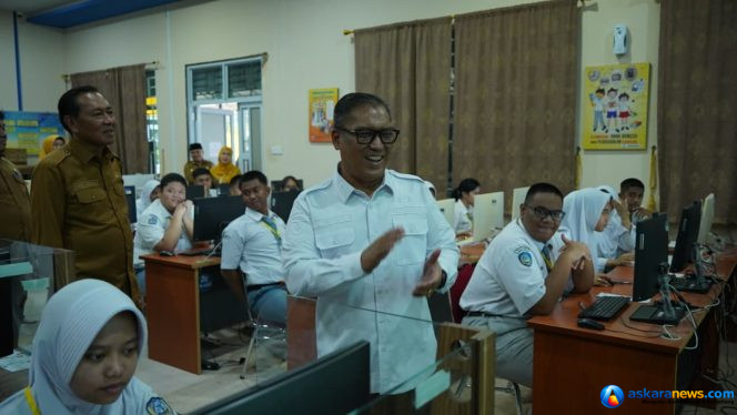 
 Wagub Nyanyang Pantau Pelaksanaan TKA SMA/SMK di Batam, Motivasi Siswa Raih Hasil Terbaik