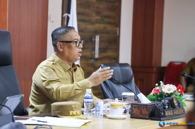 
 Wakil Gubernur Kepri, Nyanyang Haris Pratamura memimpin Rapat Asistensi Penyelarasan dan Inventarisasi Program Pembangunan Infrastruktur Pusat di Wilayah Provinsi Kepulauan Riau Tahun 2026–2027 di Ruang Rapat Utama Kantor Gubernur Kepri, Dompak, Tanjungpinang, Senin (5/10/2026). 
