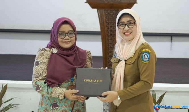 
 Titik Wijanarti Pamit Dari Kantor Bahasa Kepulauan Riau