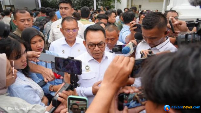 
 Menteri Koordinator Bidang Politik dan Keamanan Jenderal TNI (Purn.) Prof. Dr. Dudung Abdurachman saat memberikan keterangan pers usai menghadiri kegiatan di Istana Negara, Rabu (7/10/2026). 