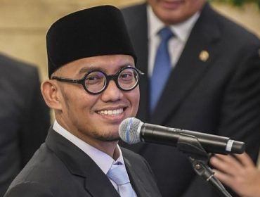 Wamenhaj Dahnil Anzar mengimbau jemaah umrah RI untuk mengutamakan penerbangan langsung ke Arab Saudi dan menghindari penerbangan transit Malaysia-Singapura.
